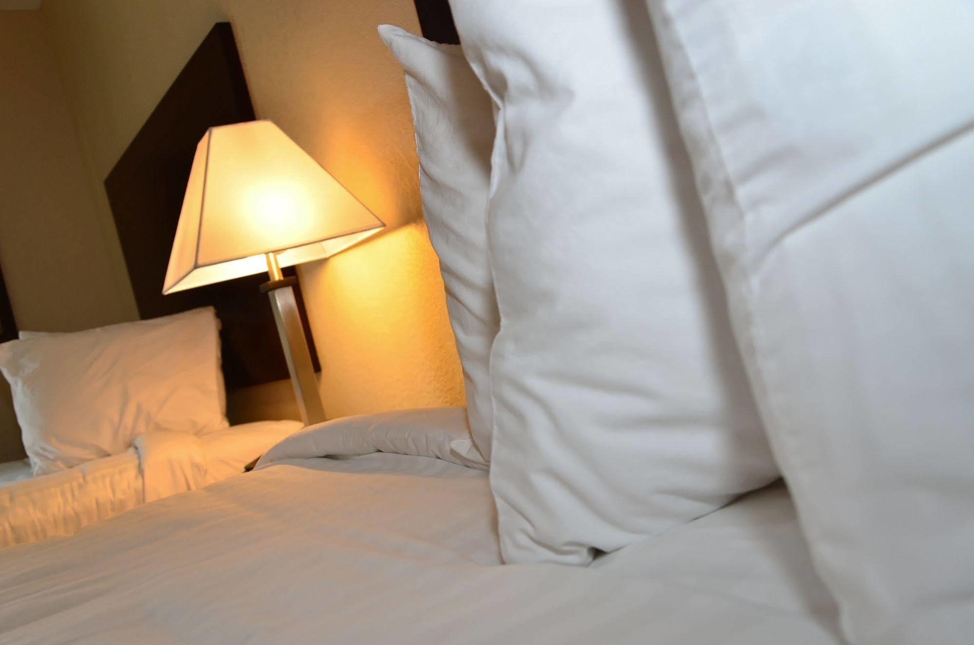 Cobblestone Inn & Suites - Clarion Bagian luar foto