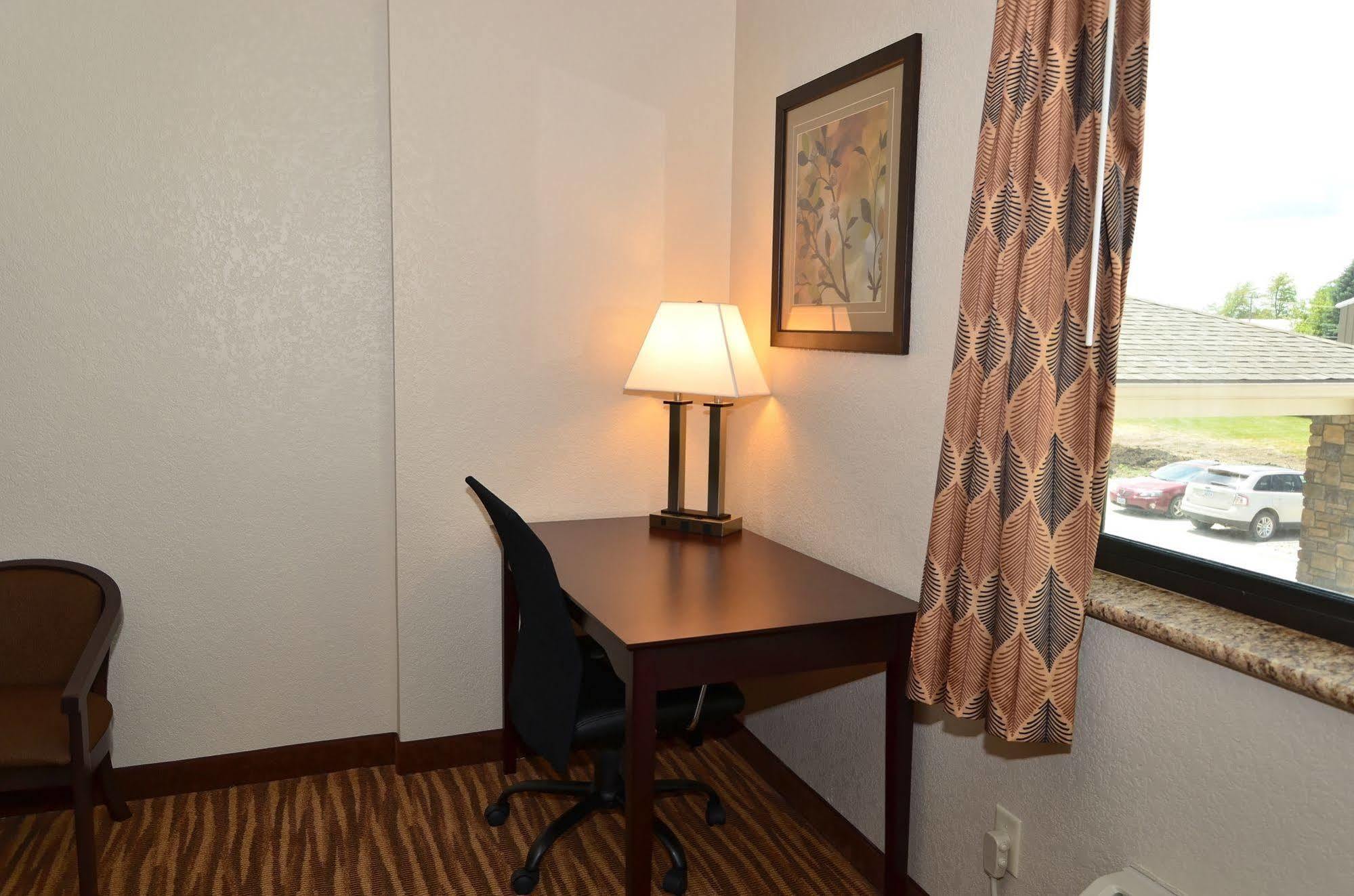 Cobblestone Inn & Suites - Clarion Bagian luar foto