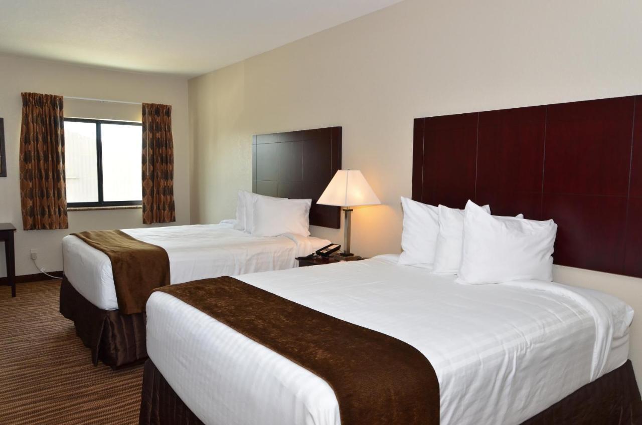 Cobblestone Inn & Suites - Clarion Bagian luar foto