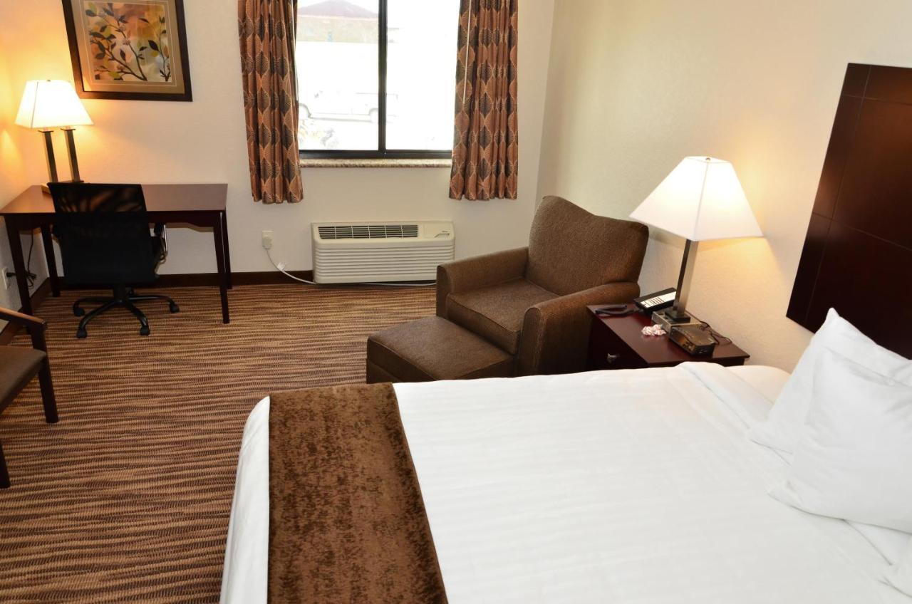 Cobblestone Inn & Suites - Clarion Bagian luar foto