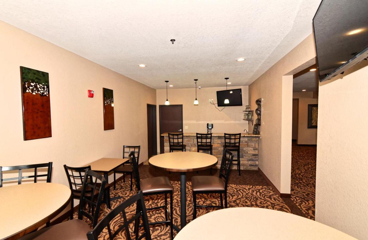 Cobblestone Inn & Suites - Clarion Bagian luar foto