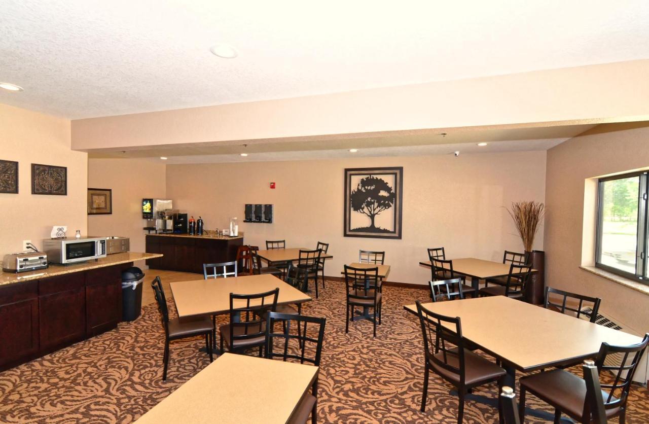 Cobblestone Inn & Suites - Clarion Bagian luar foto