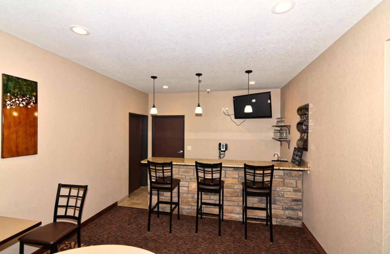 Cobblestone Inn & Suites - Clarion Bagian luar foto