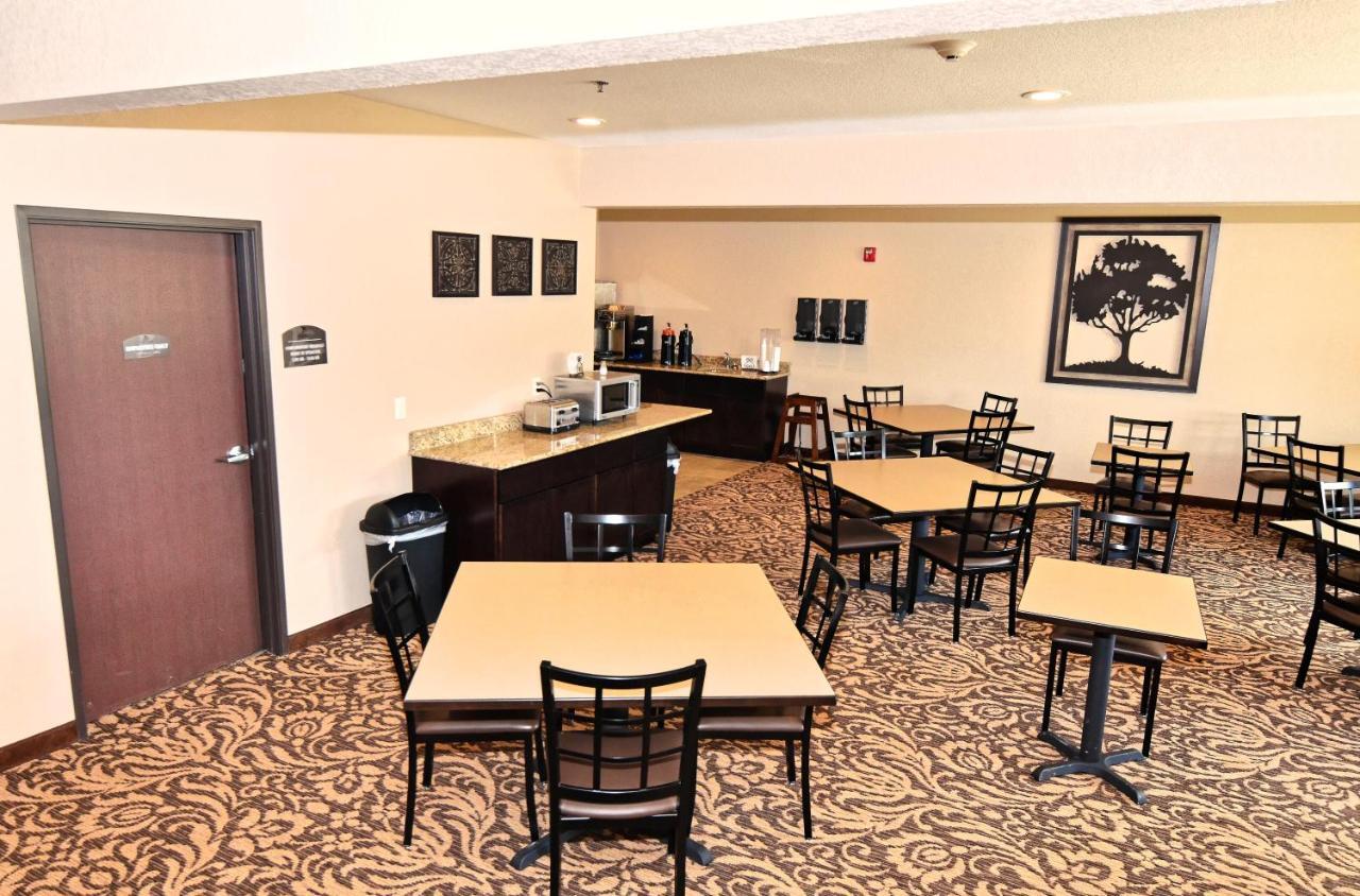 Cobblestone Inn & Suites - Clarion Bagian luar foto