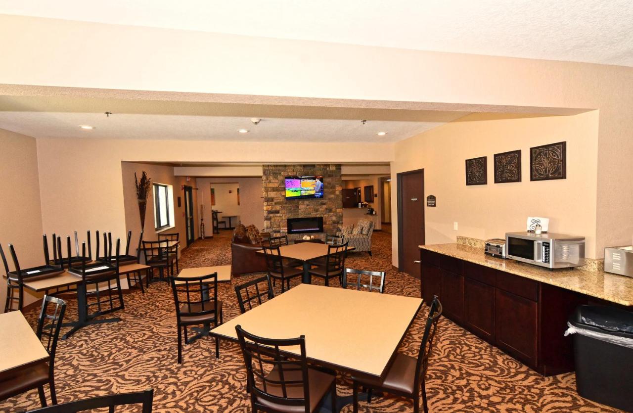 Cobblestone Inn & Suites - Clarion Bagian luar foto